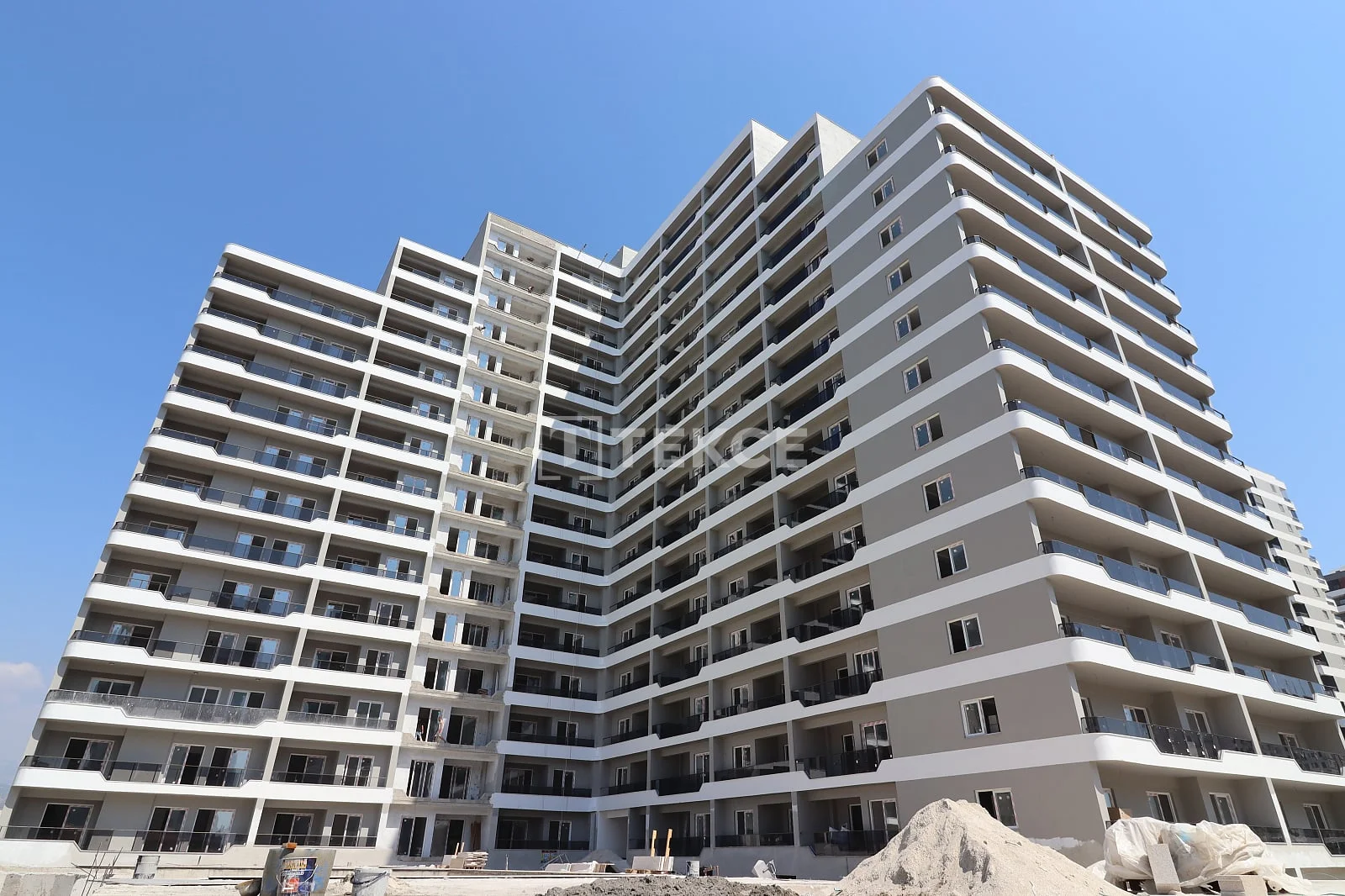 1-Bedroom Apartment with Sea View in Mersin, photo 3