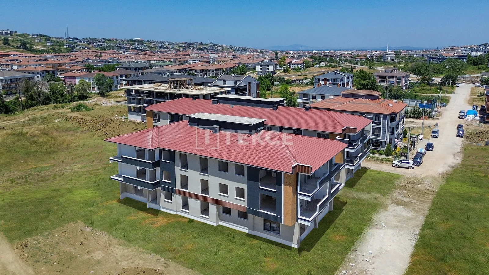 3-Bedroom Apartment with Balcony in Yalova