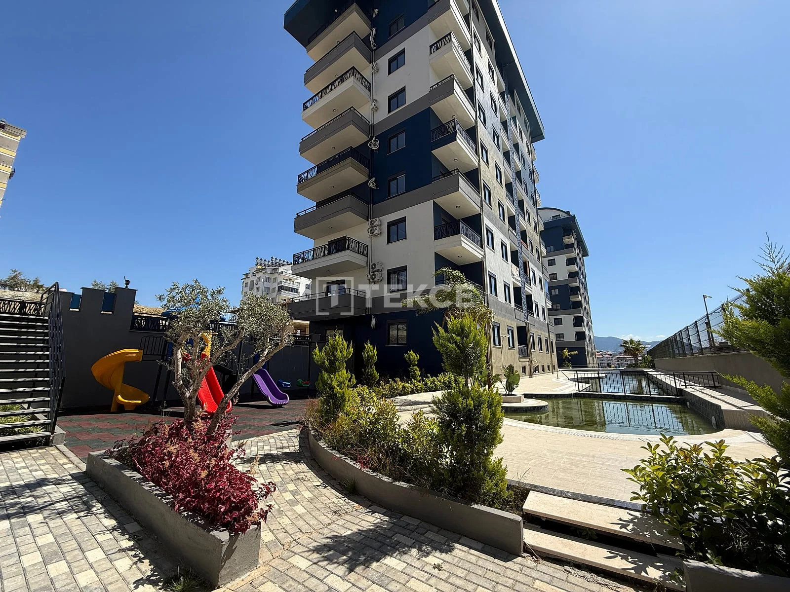 3-Bedroom Penthouse and Apartment with Sea View in Alanya