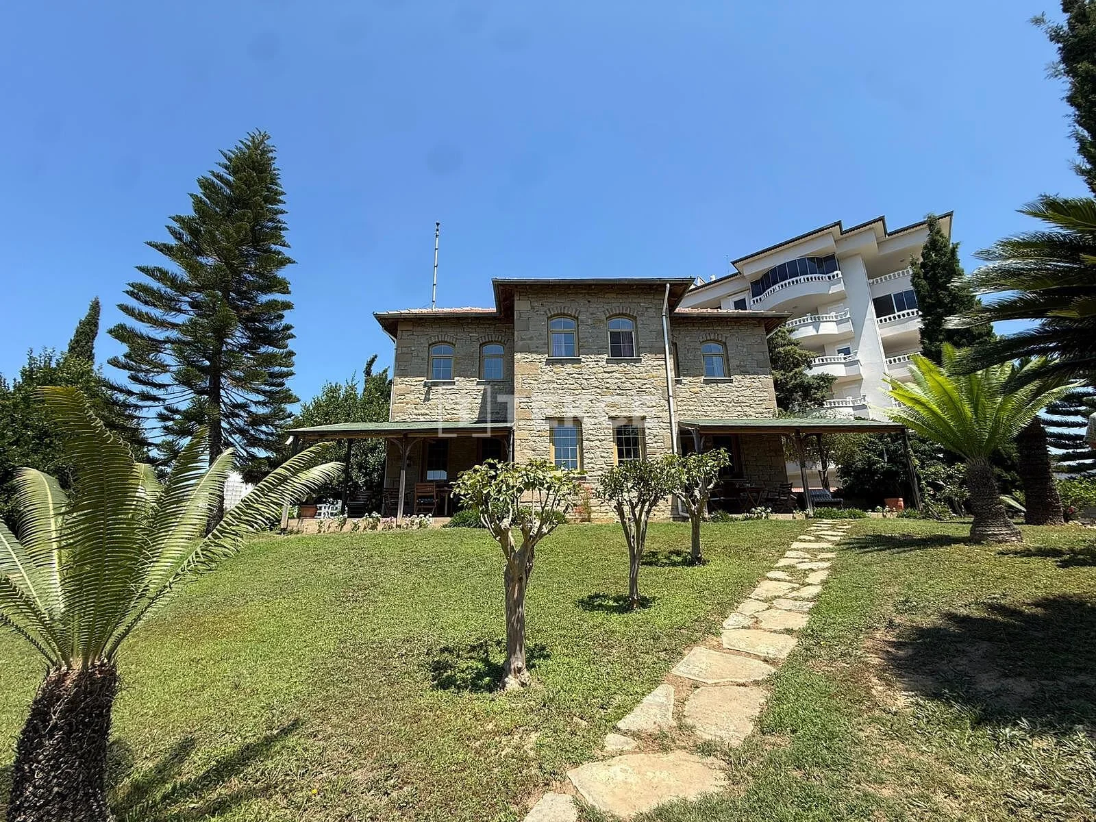 5-Bedroom Villa with Garden in Avsallar, 1.9 km from the Sea