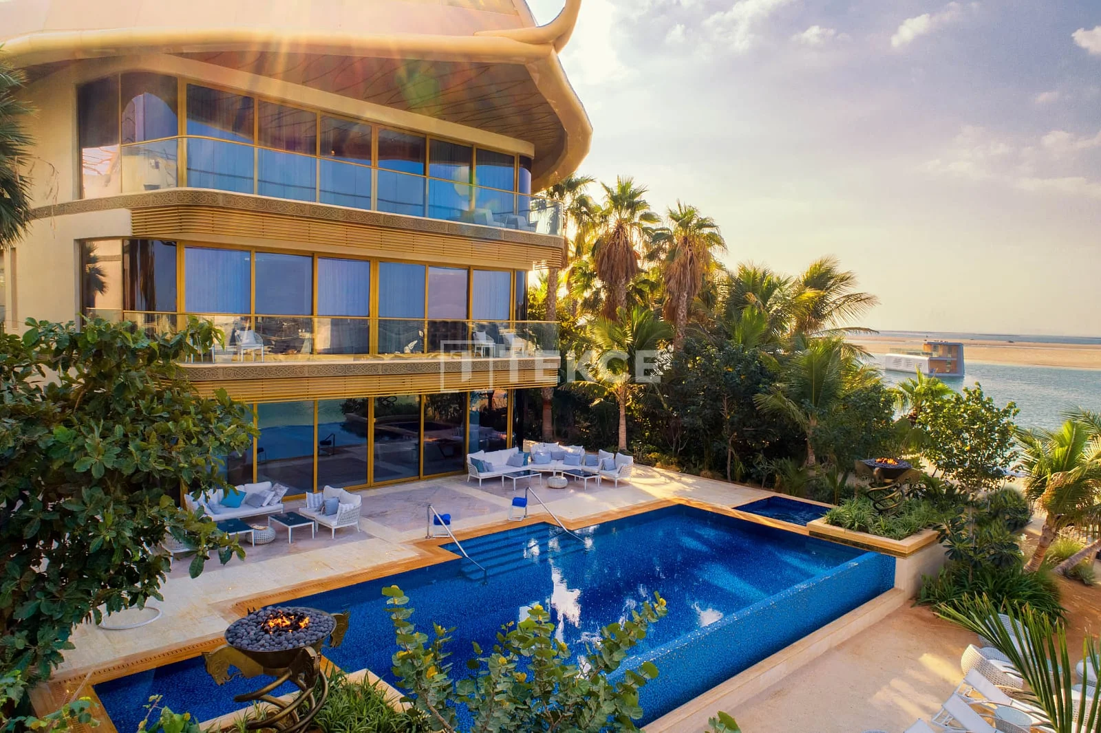 7-Bedroom Beachfront Villa with Private Beach in Dubai, photo 3