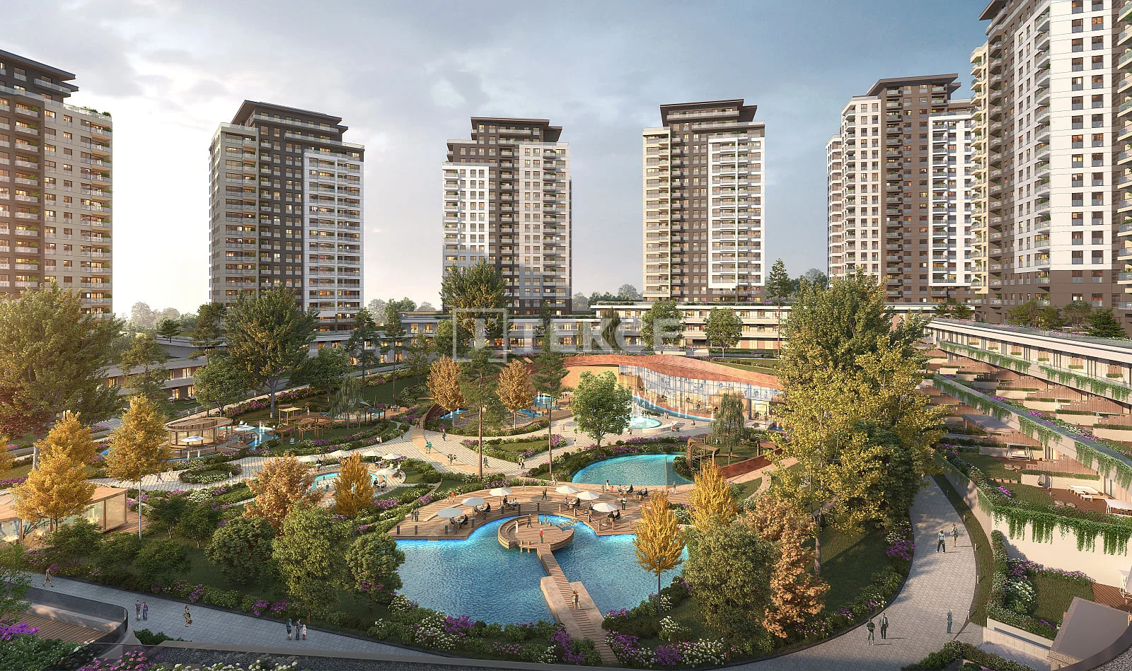 3-Bedroom Apartment with Pool and Gym in Bagcilar, Istanbul