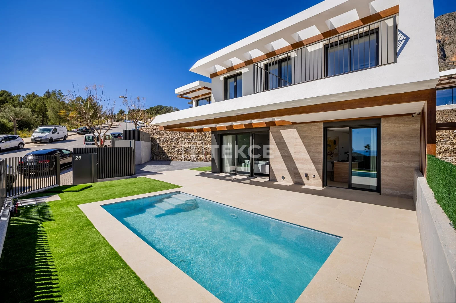 3-Bedroom Villa with Private Pool and Garden in Polop, photo 2