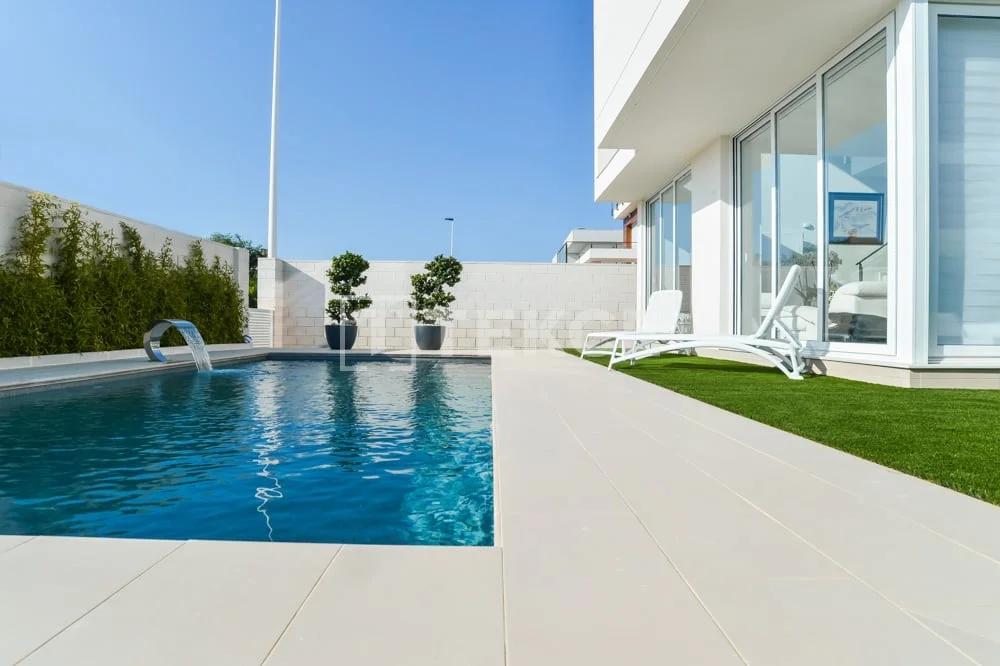4-Bedroom Villa with Private Pool in Santa Pola