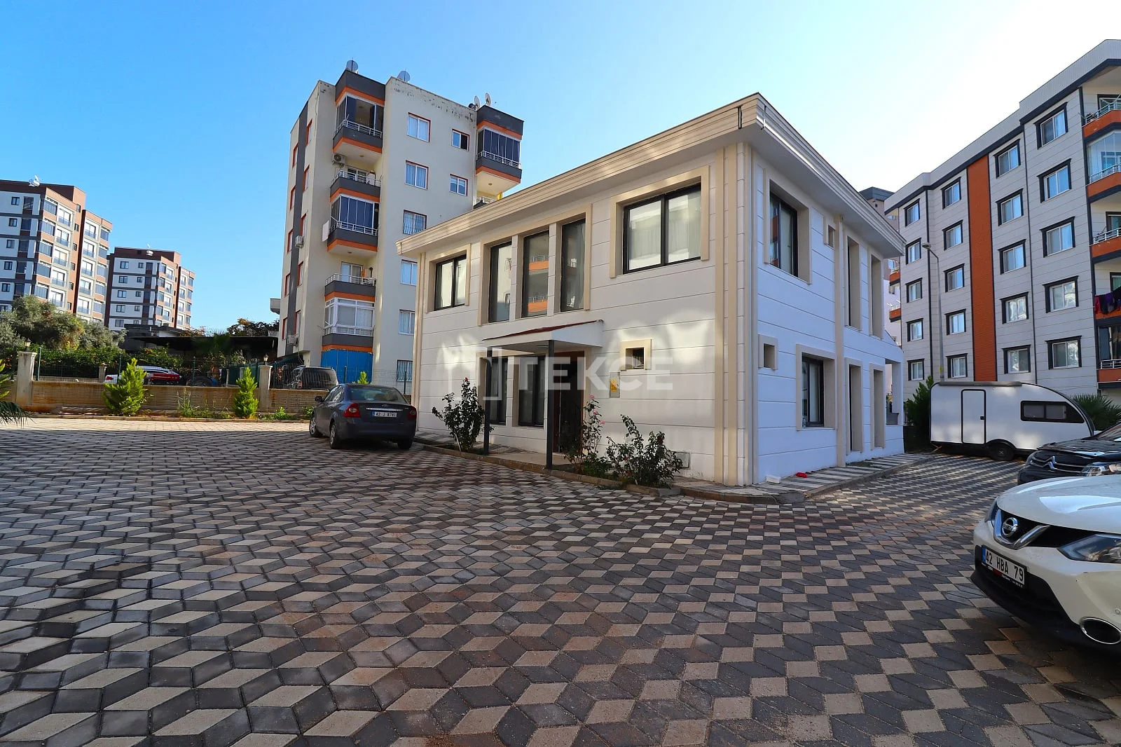 5-Bedroom Villa with Private Garden in Davultepe, Mersin