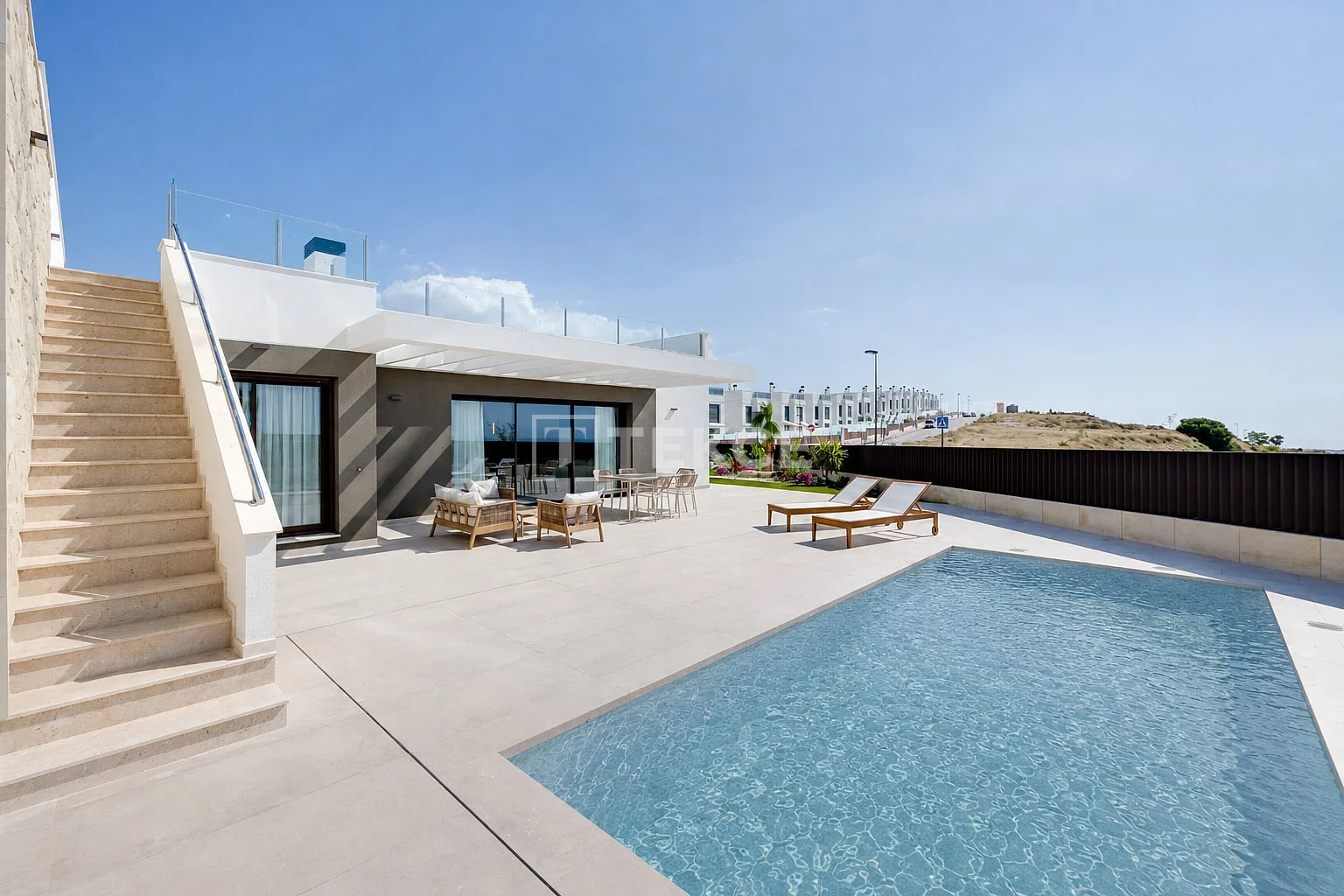 3-Bedroom Villa with Private Pool and Sea View in Muchamiel, photo 2