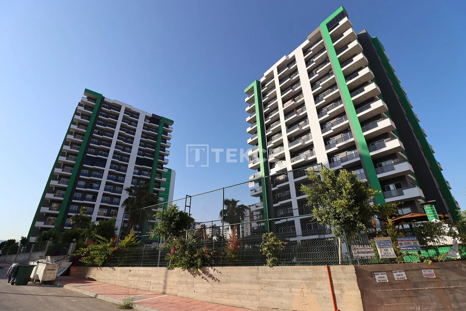 1-Bedroom Apartment with Sea and City Views in Mersin