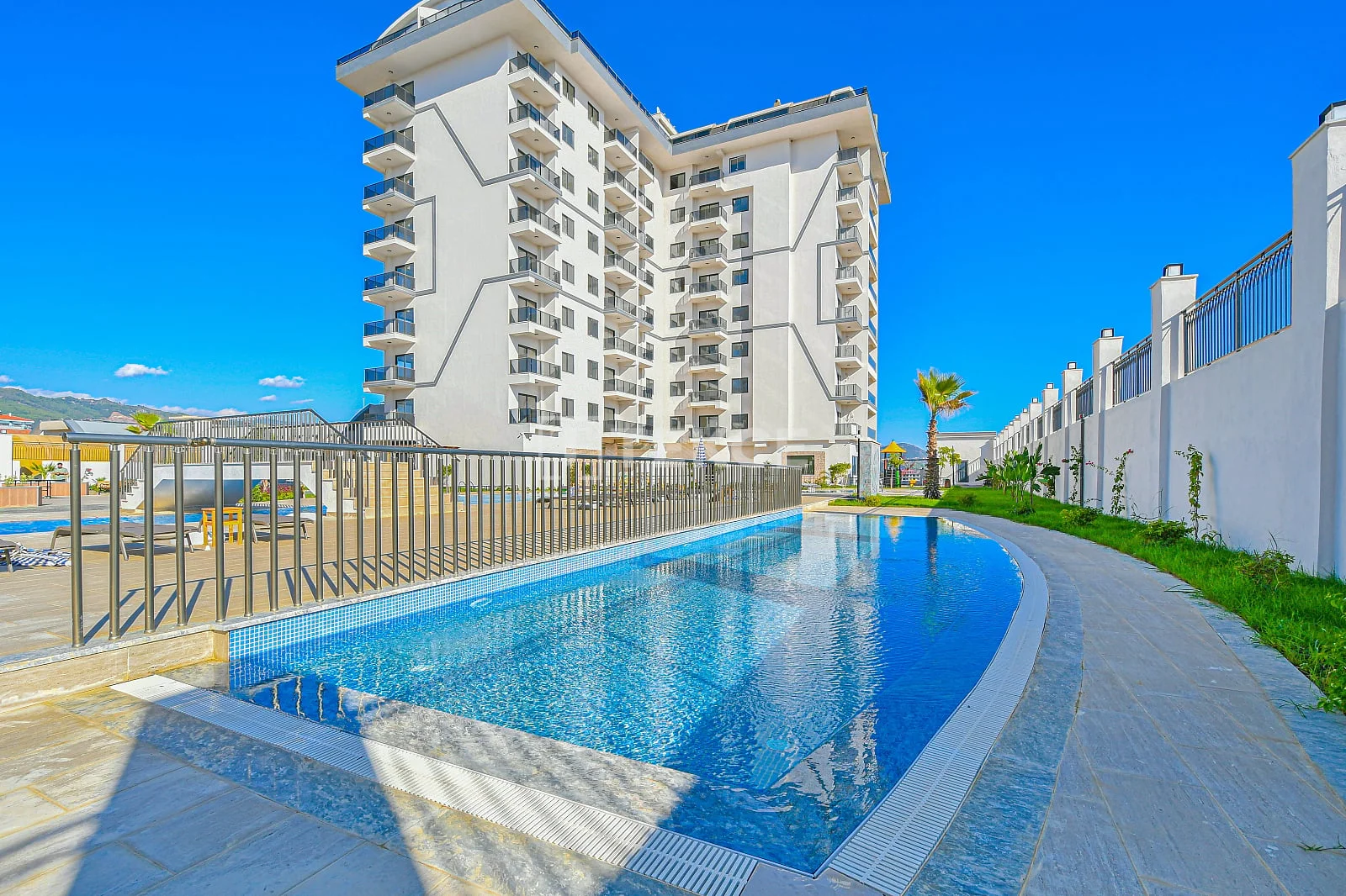 1-Bedroom Apartment with Mountain and City Views in Alanya, photo 4