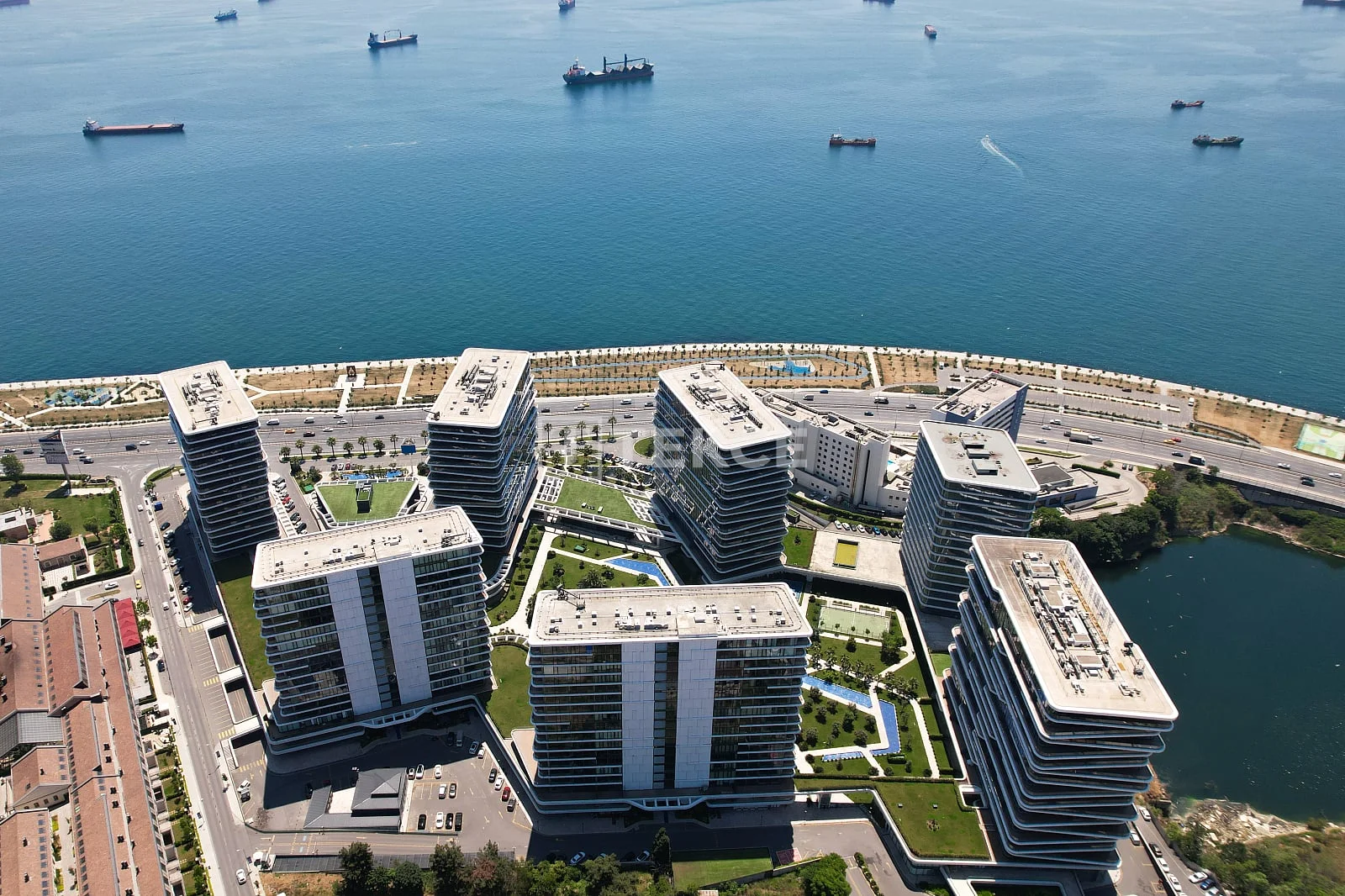 4-Bedroom Apartment with Sea View in Zeytinburnu, Istanbul
