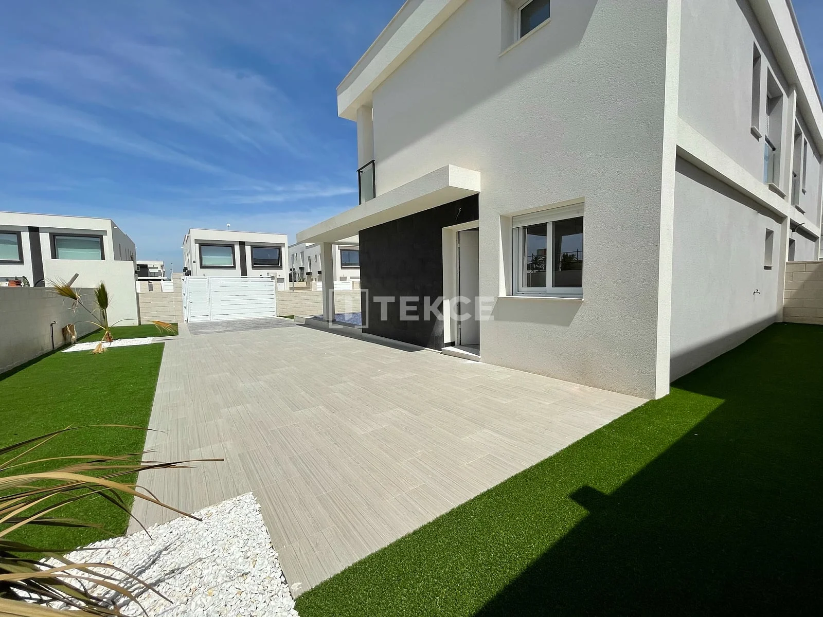 3-Bedroom Villa with Private Pool in Santa Pola, photo 4