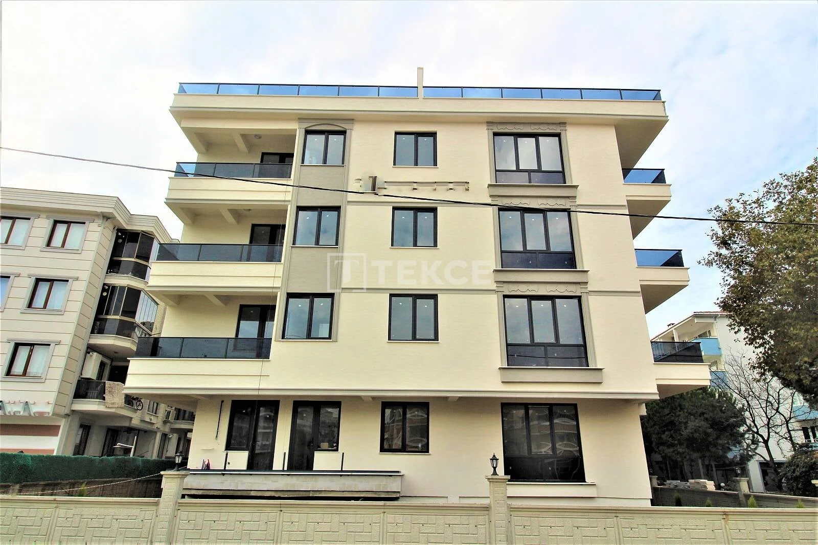 5-Bedroom Apartment with Sea and Nature Views in Cinarcik
