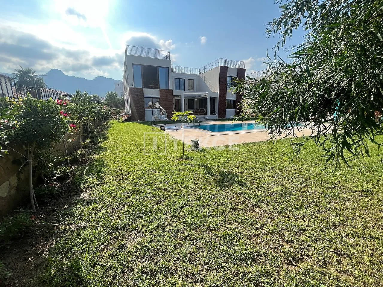 4-Bedroom Villa with Private Pool and Garden in Kyrenia, photo 2