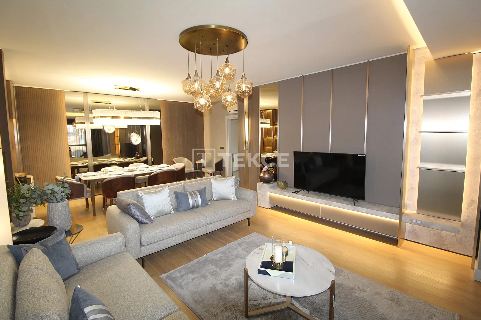 2-Bedroom Apartment with Balcony and Terrace in Istanbul, photo 3
