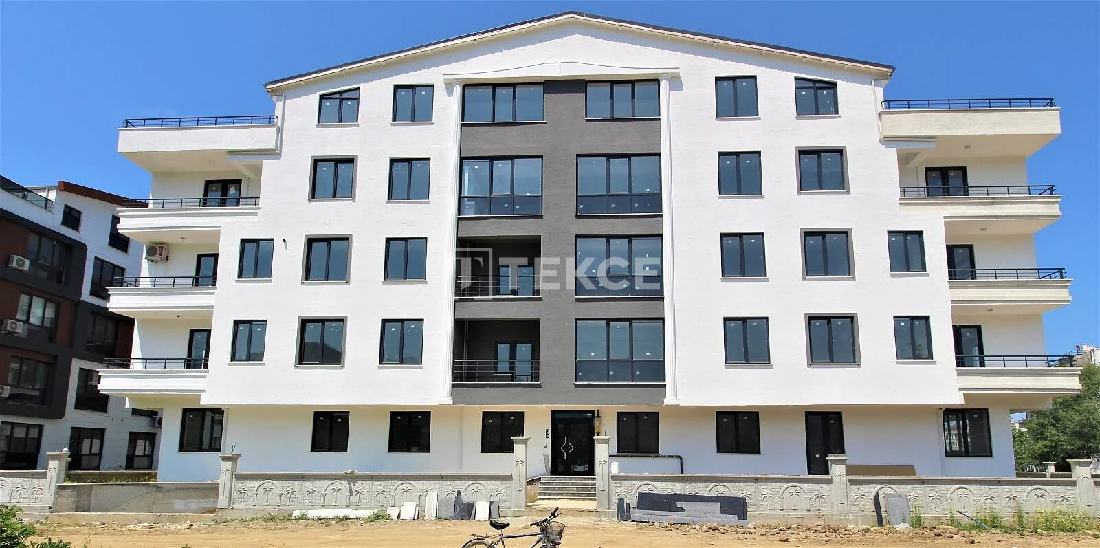 2-Bedroom Apartment with Mountain and Forest Views in Cinarcik