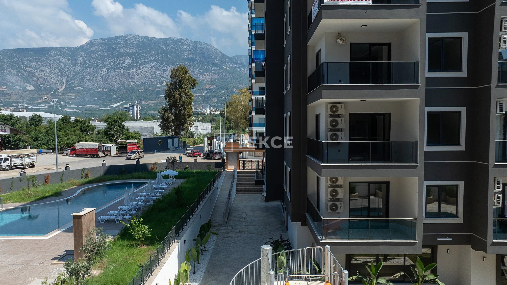 2-Bedroom Penthouse and Apartment with Sea View in Mahmutlar, Alanya, photo 5