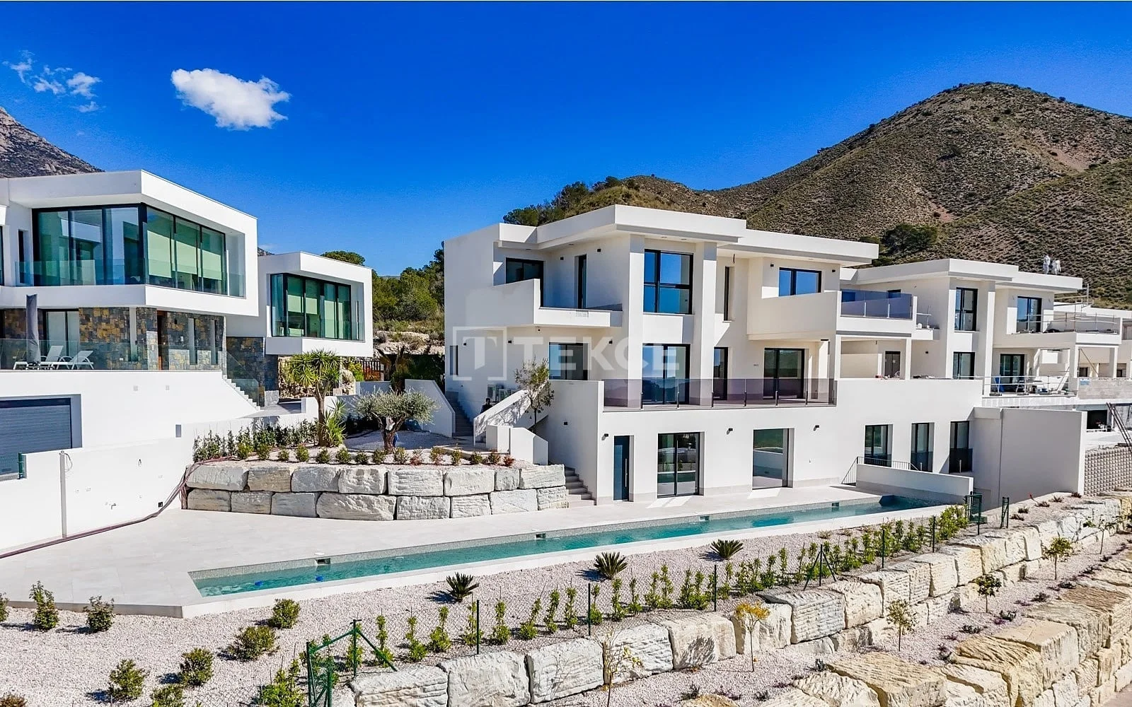8-Bedroom Villa with Private Pool and Sea View in Finestrat