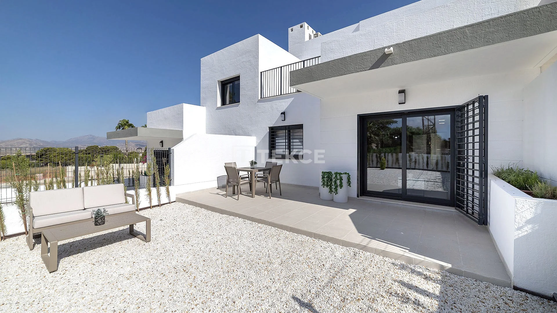 3-Bedroom Villa with Shared Pool in Alicante, photo 5