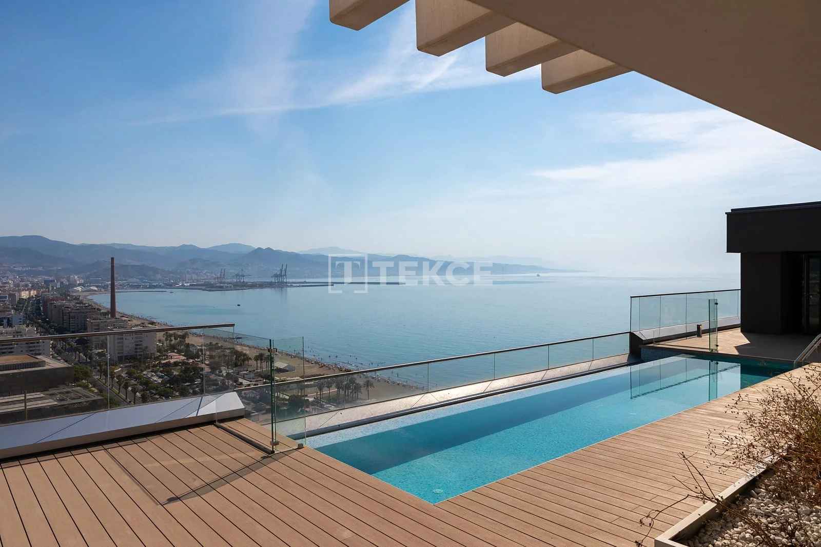 4-Bedroom Penthouse and Apartment with Sea View in Málaga