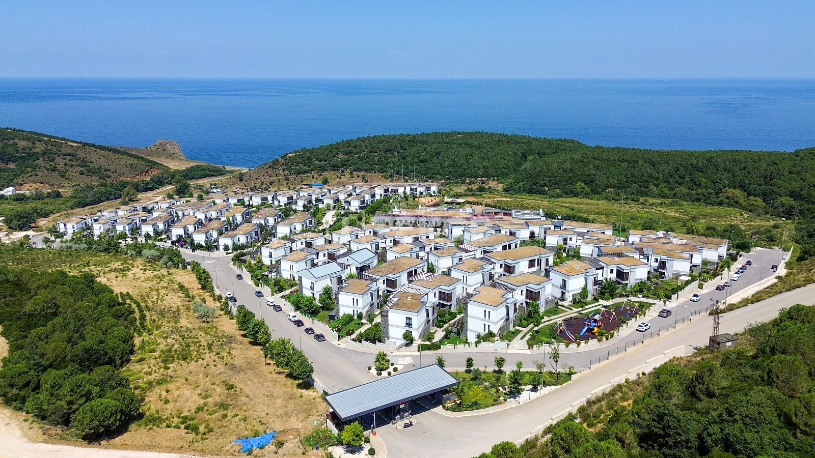 2-Bedroom Apartment with Sea View in Armutlu