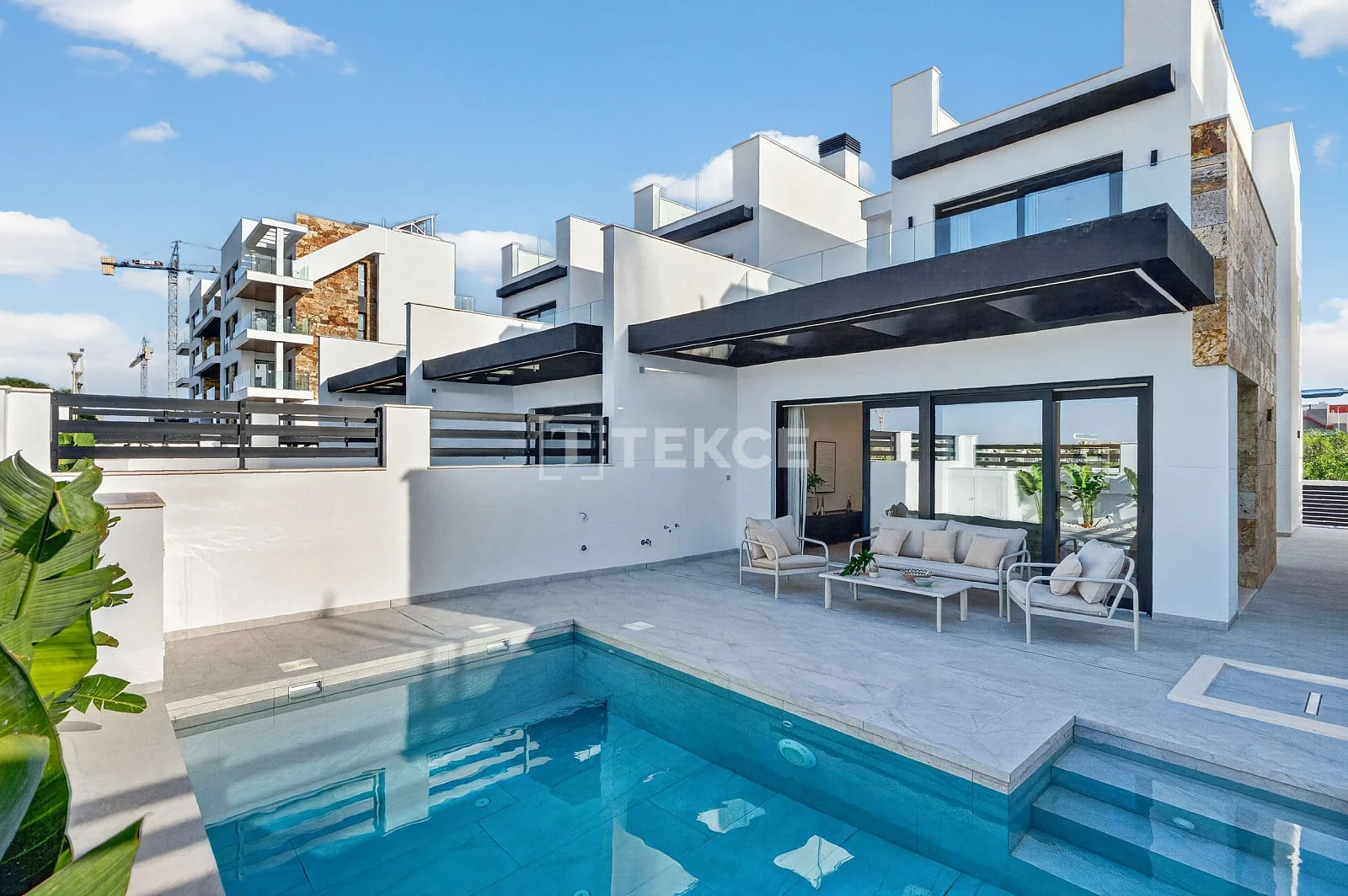 3-Bedroom Villa with Private Pool in Torrevieja, photo 2