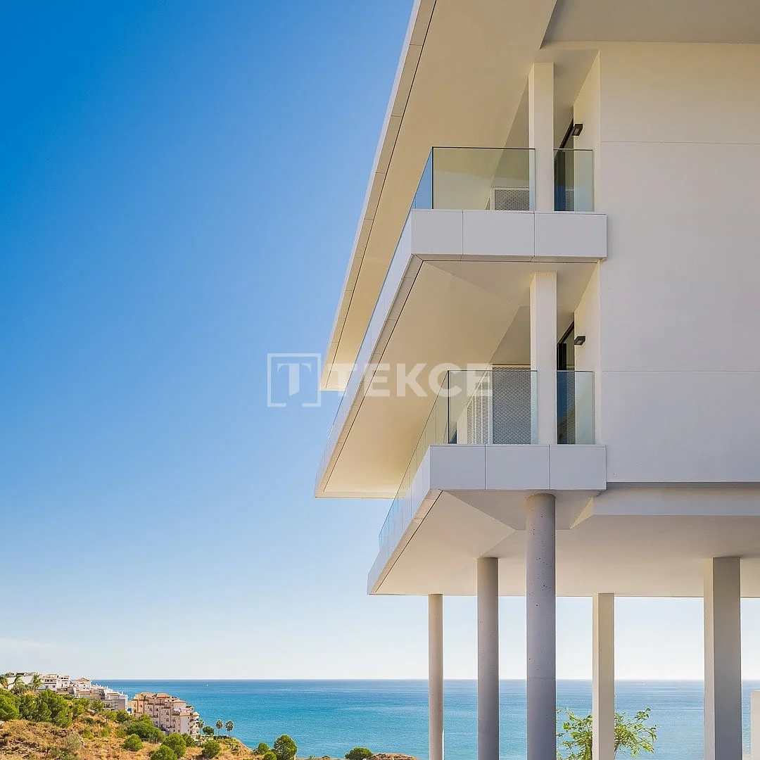3-Bedroom Penthouse with Sea View in Fuengirola, photo 2