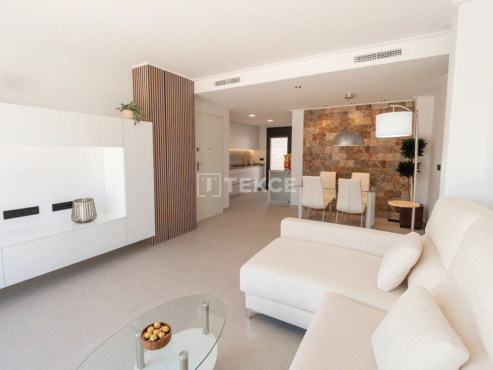 3-Bedroom Villa with Private Pool in Alicante, photo 3