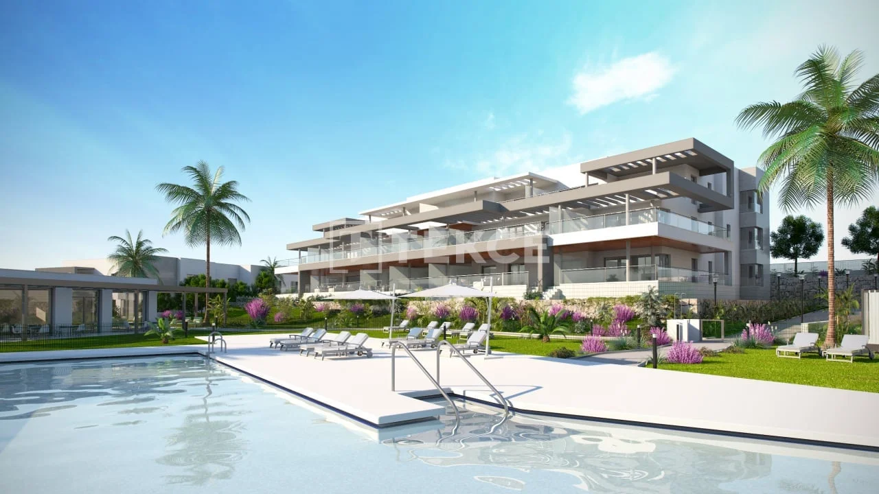 4-Bedroom Penthouse and Apartment with Sea View in Estepona