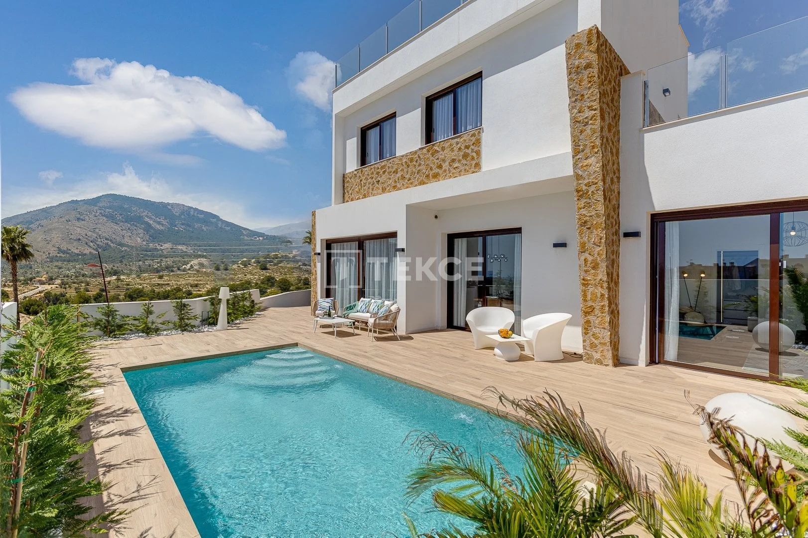 4-Bedroom Villa with Sea View in Finestrat