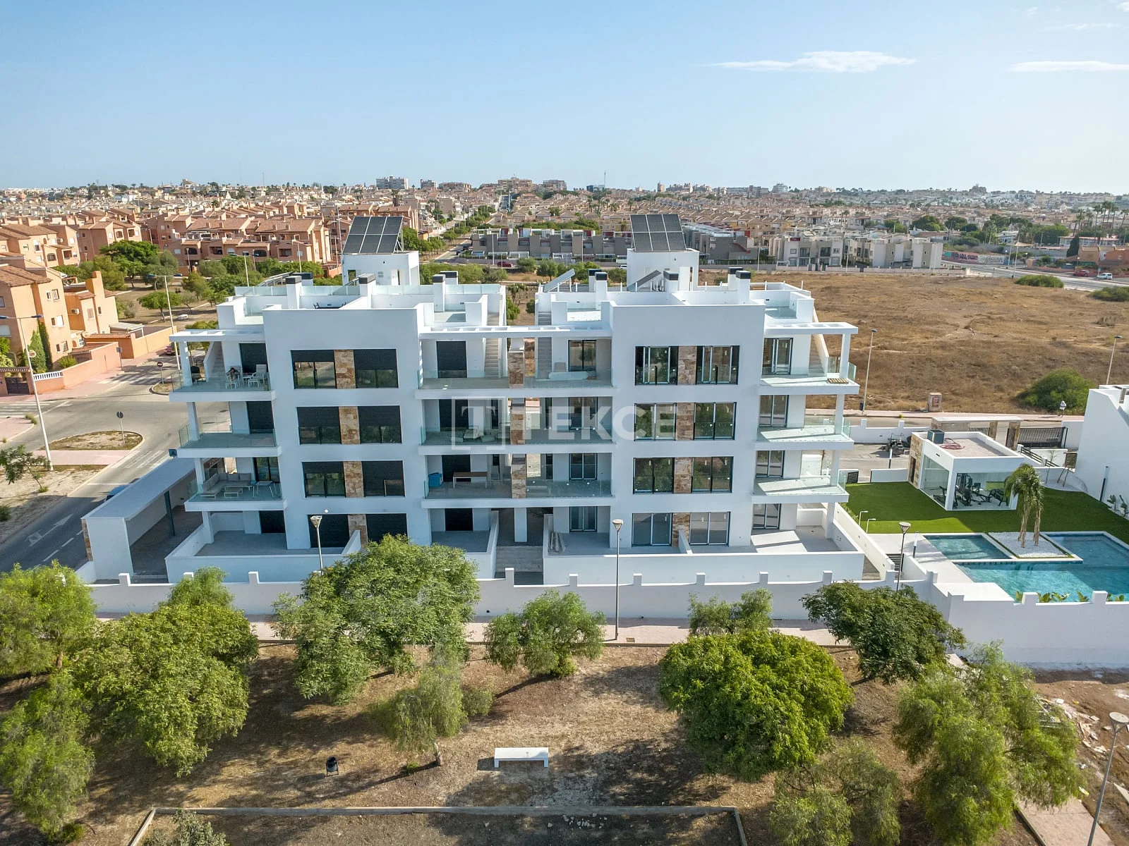 2-Bedroom Apartment in Torrevieja, Costa del Sol, photo 3