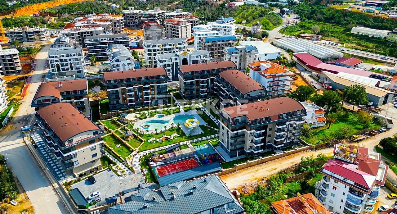 3-Bedroom Penthouse and Apartment with Private Pool in Oba, Alanya