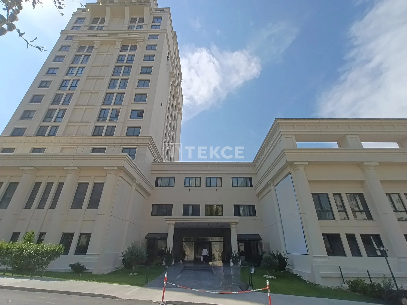 1-Bedroom Apartment with City View in Istanbul, photo 2