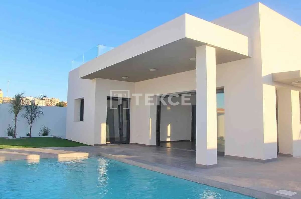 3-Bedroom Villa with Private Pool in Rojales, photo 2