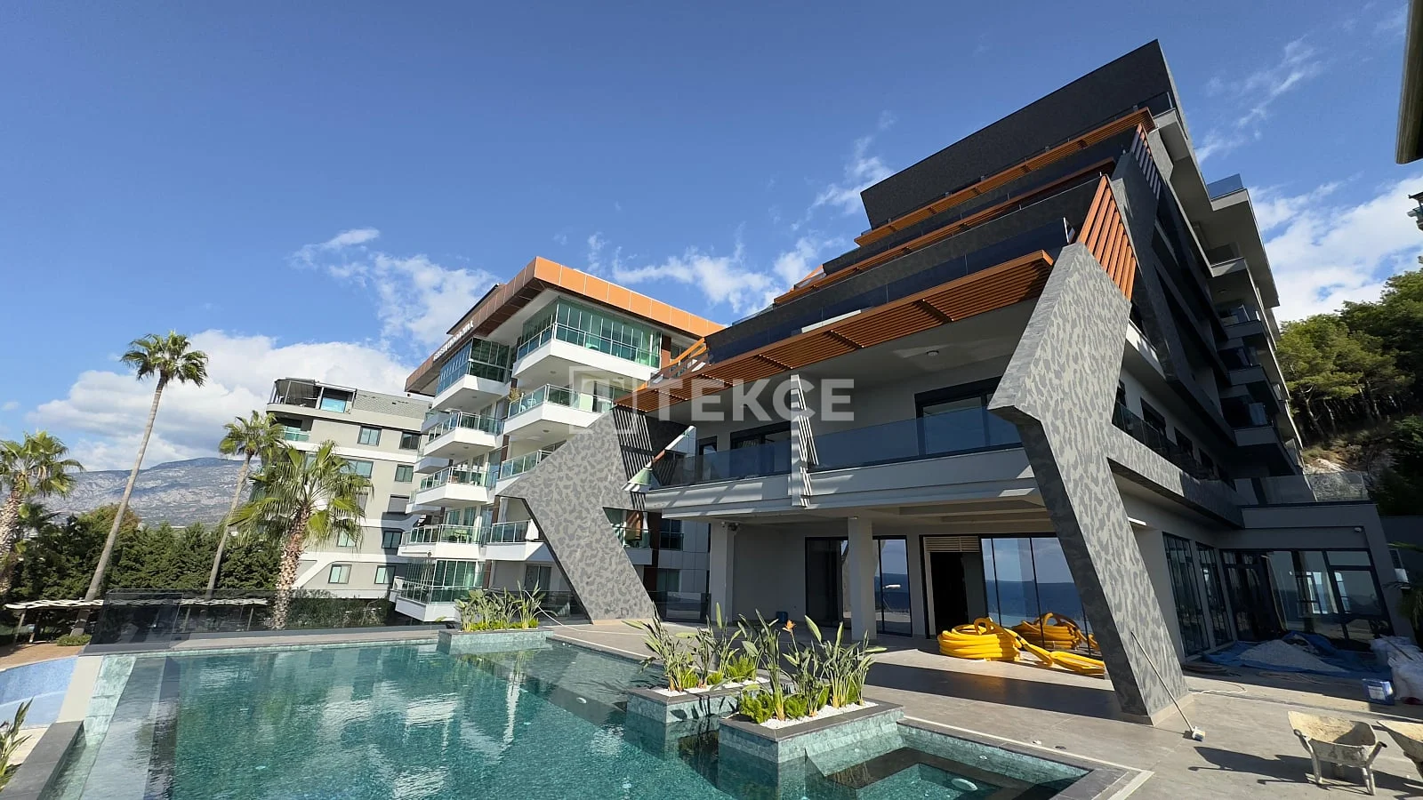 3-Bedroom Penthouse and Apartments with Sea View in Kargicak, Alanya, photo 2
