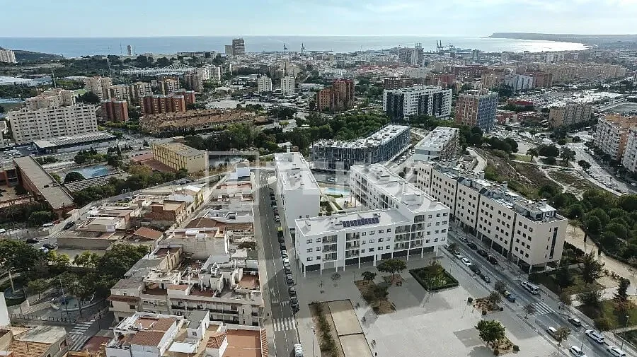 2-Bedroom Apartment with Shared Pool in Alicante, Spain, photo 5