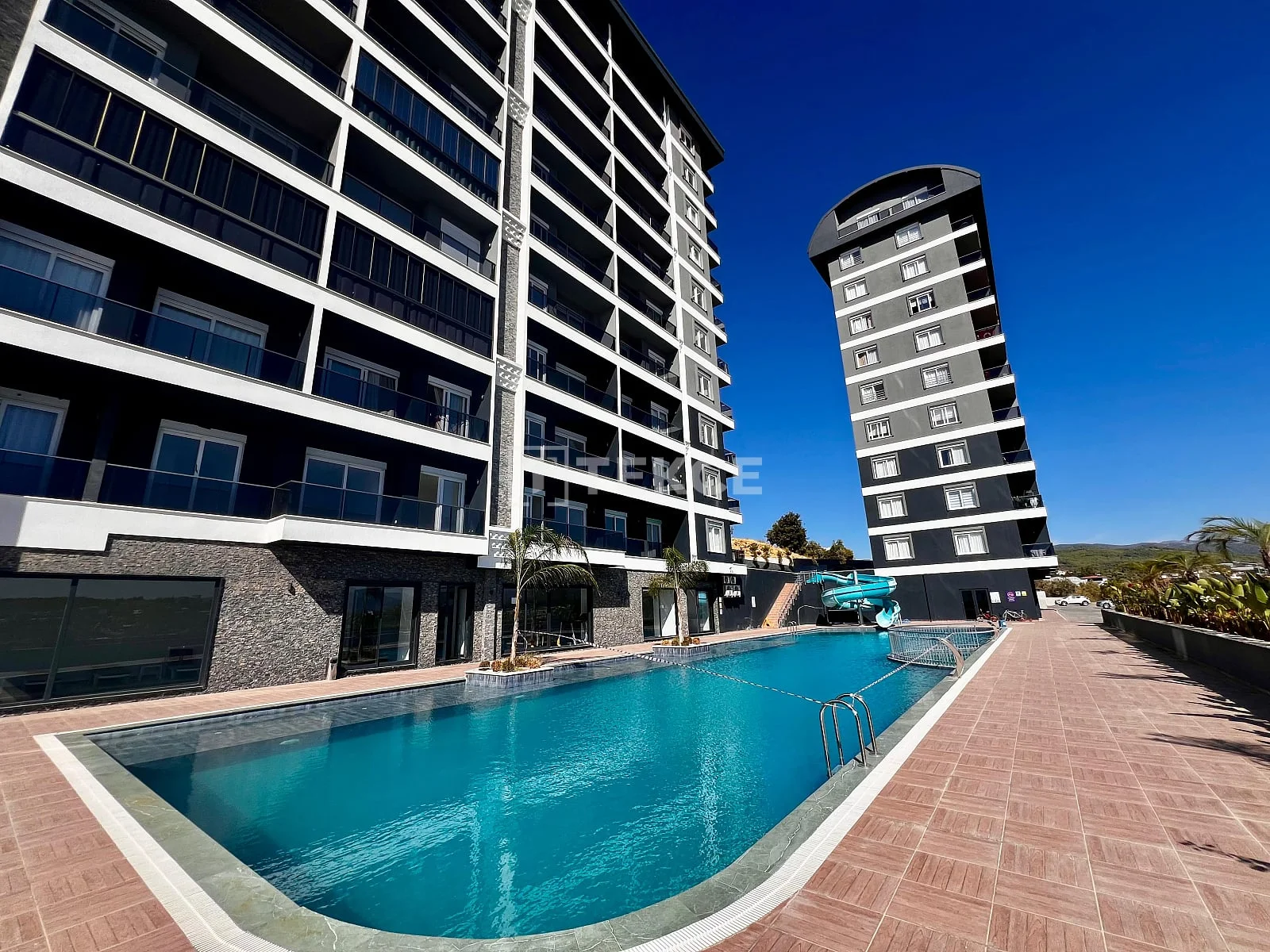2-Bedroom Penthouse and Apartment with Shared Pool in Avsallar, Alanya