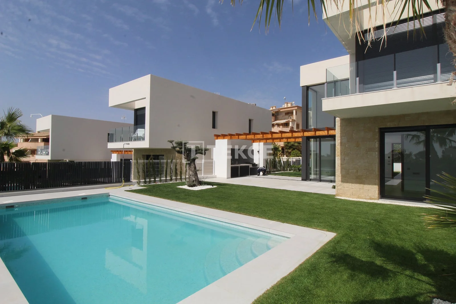 3-Bedroom Villa with Private Pool and Sea View in Finestrat, photo 2
