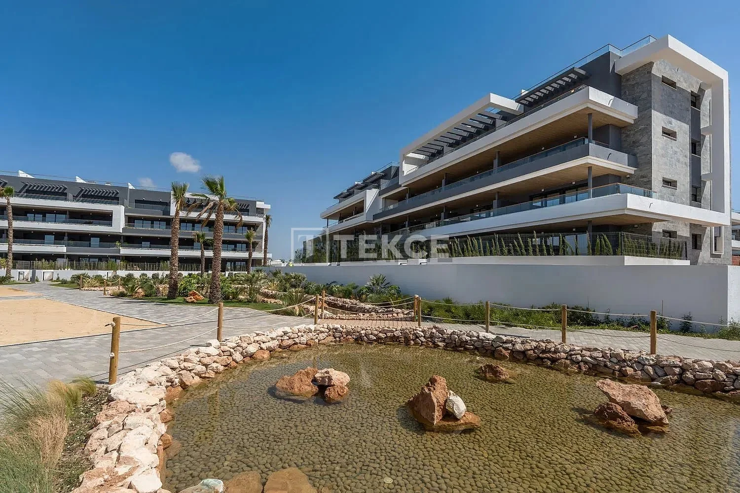 3-Bedroom Apartment with Shared Pool in Torrevieja, photo 3