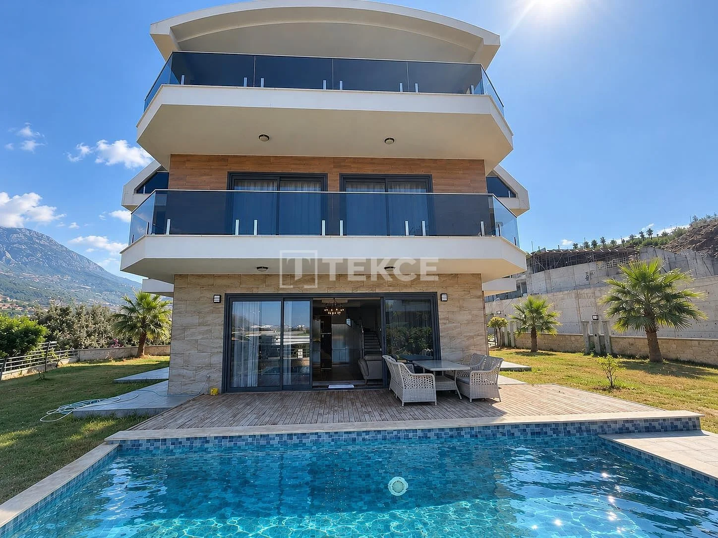 7-Bedroom Villa with Private Pool and Garden in Alanya