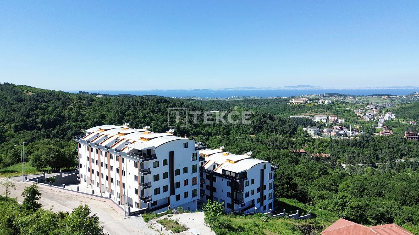 2-Bedroom Apartment with Sea and Lake Views in Yalova