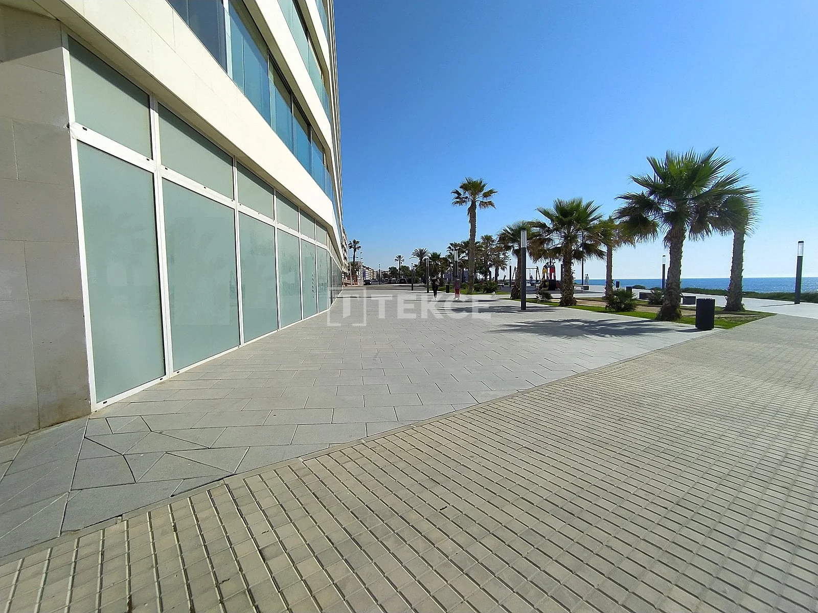 Beachfront Commercial Property in Torrevieja, photo 2