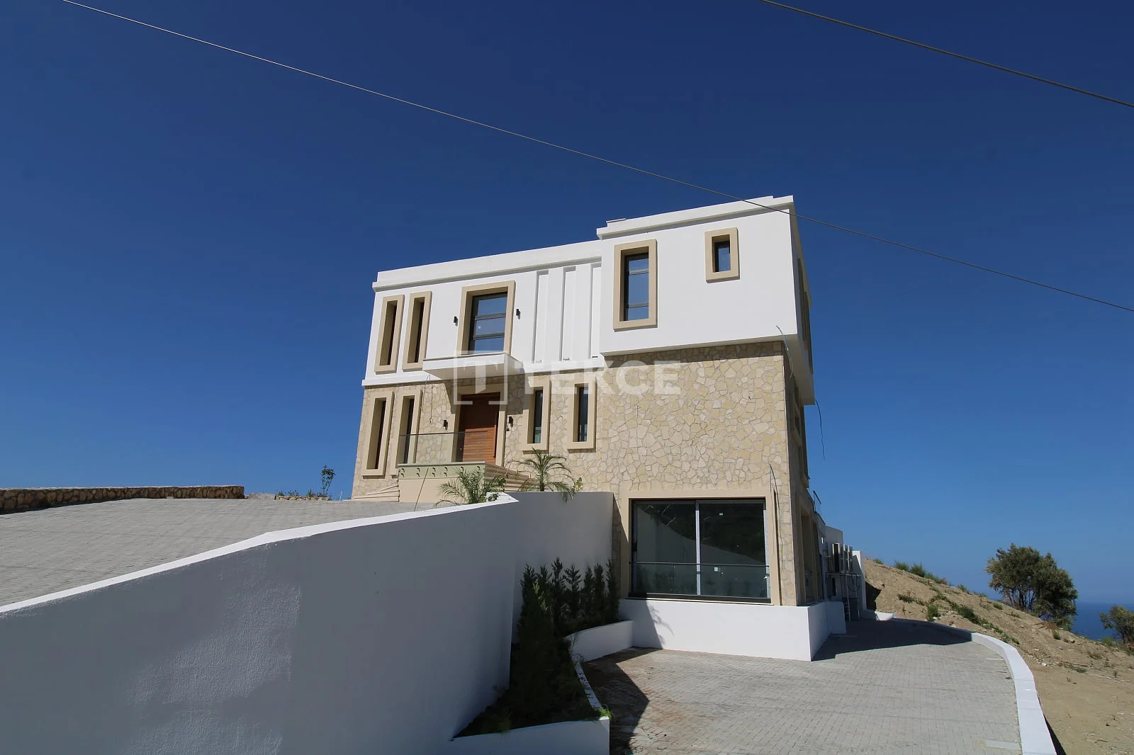 6-Bedroom Villa with Private Pool and Sea View in Kyrenia, photo 2