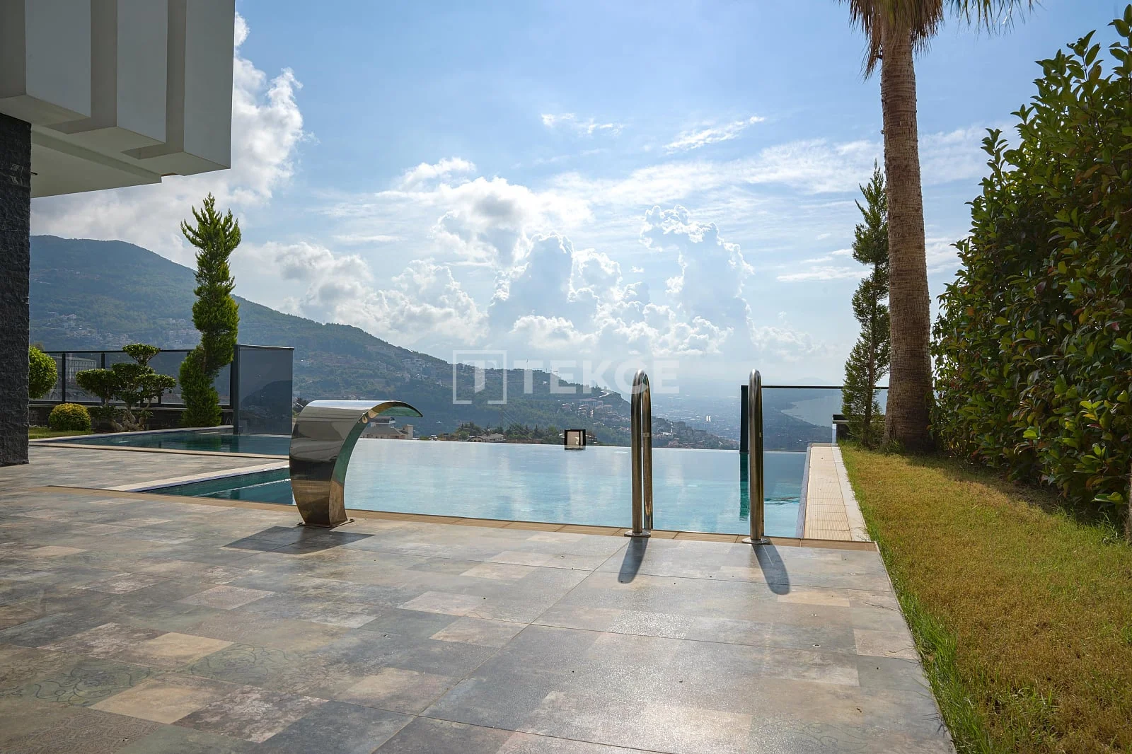 5-Bedroom Villa with Sea and City Views in Alanya, photo 4