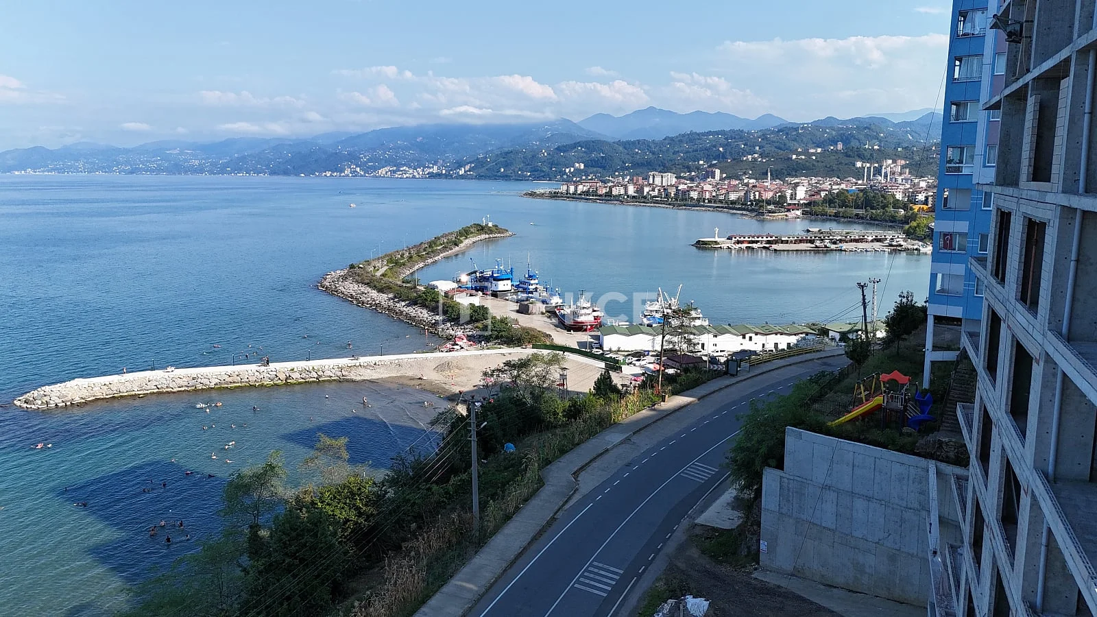 3-Bedroom Apartment with Sea View in Araklı, Alanya