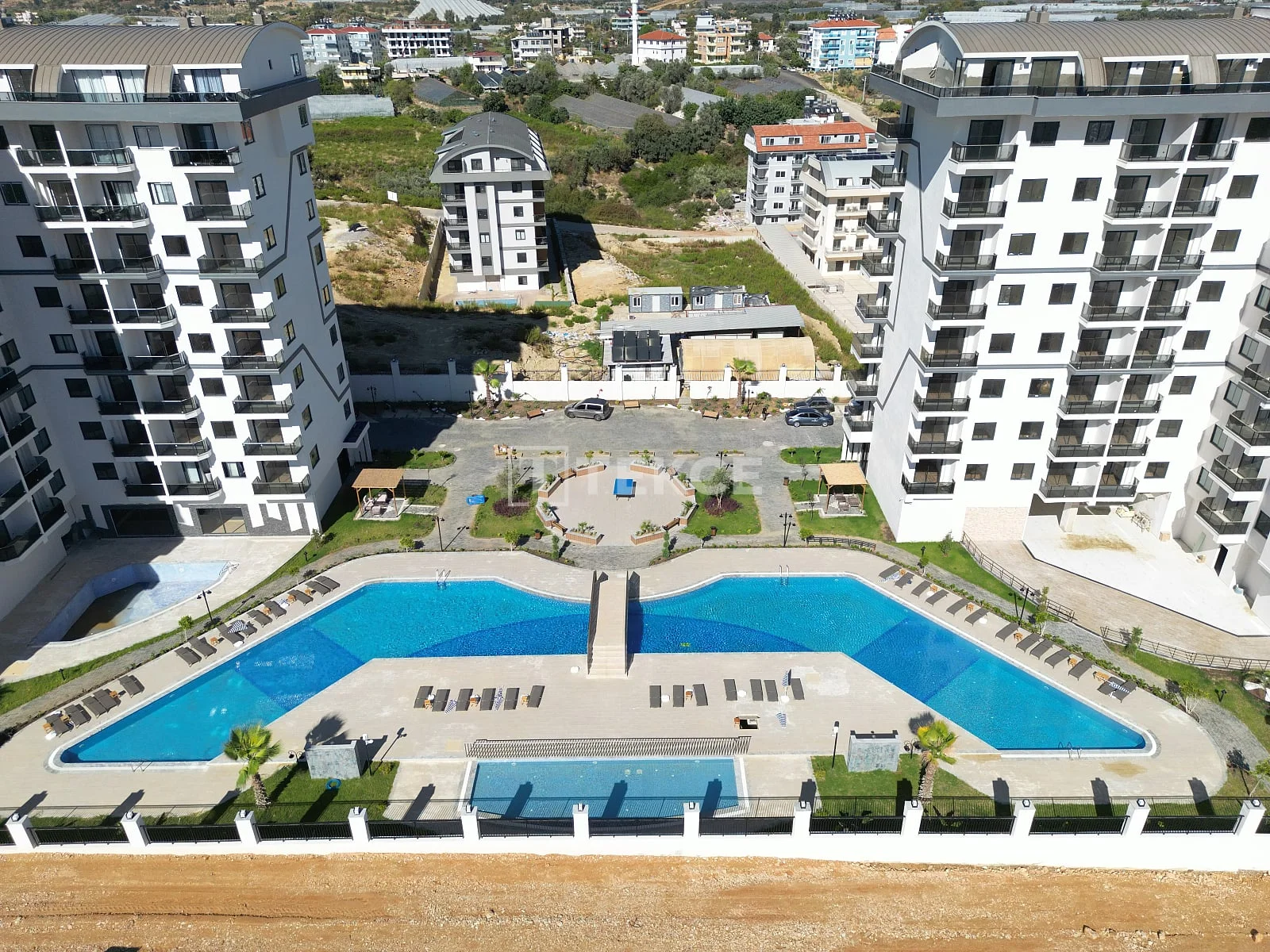 1-Bedroom Apartment with Mountain and City Views in Alanya
