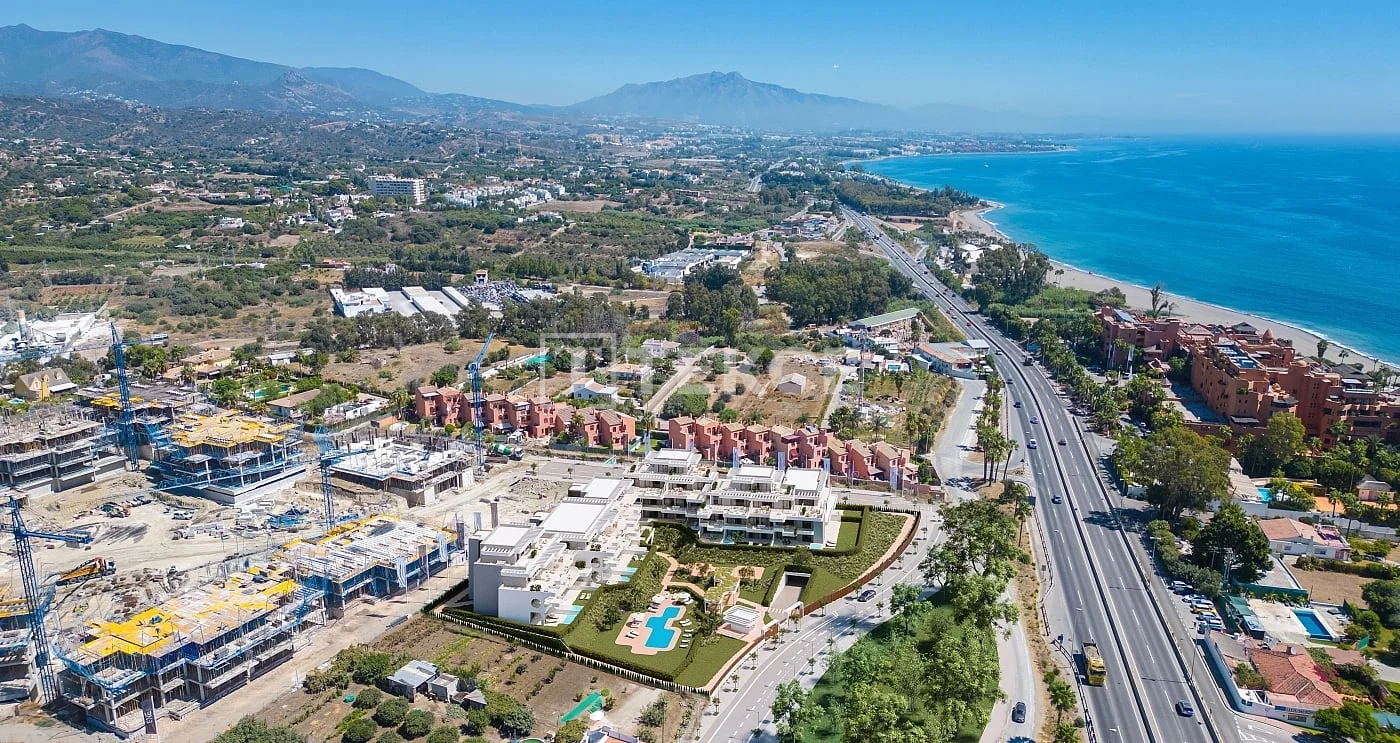 2-Bedroom Apartment with Sea View in Estepona, photo 5