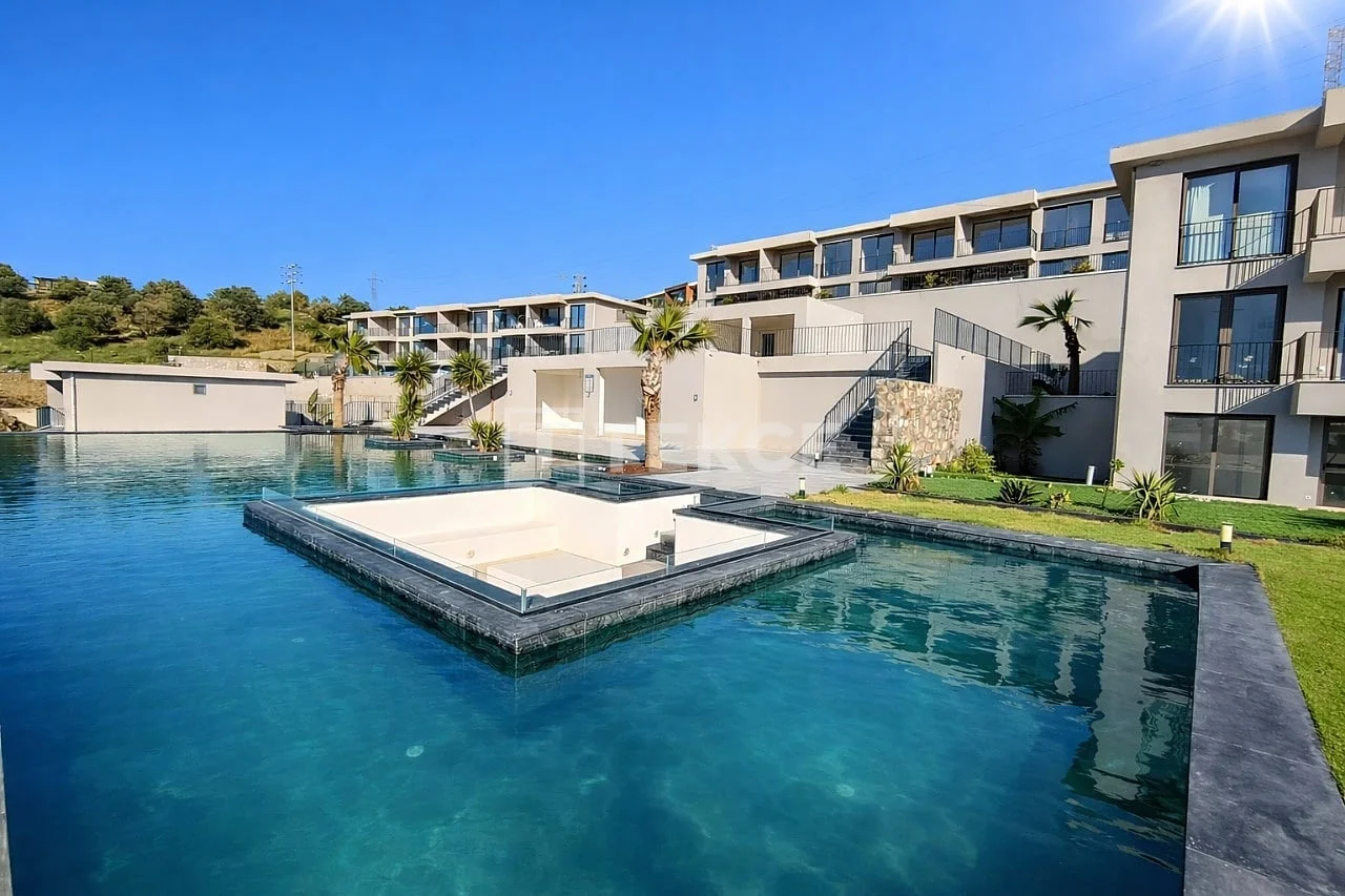 2-Bedroom Apartment with Lake and Sea Views in Milas