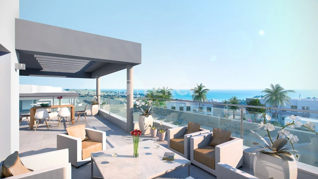 3-Bedroom Apartment with Sea View in Estepona, photo 3
