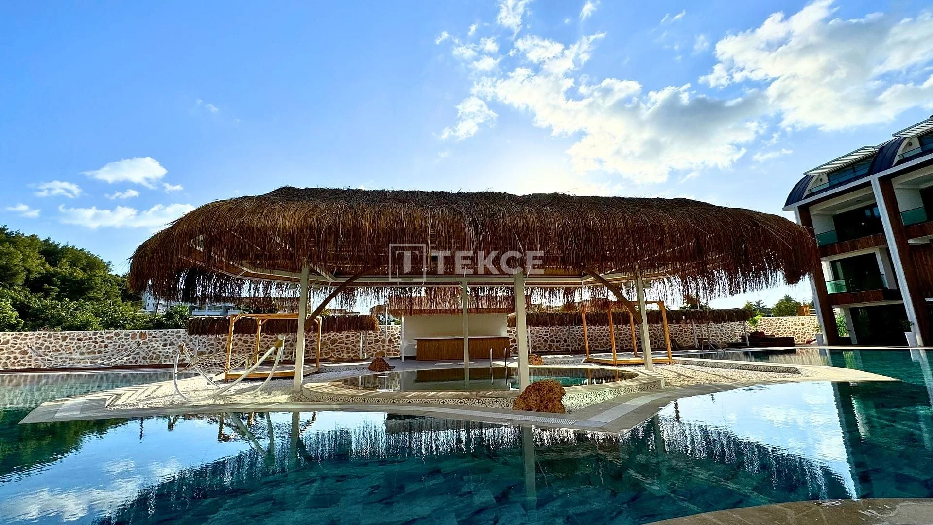 2-Bedroom Apartment with Sea View in Alanya, photo 4