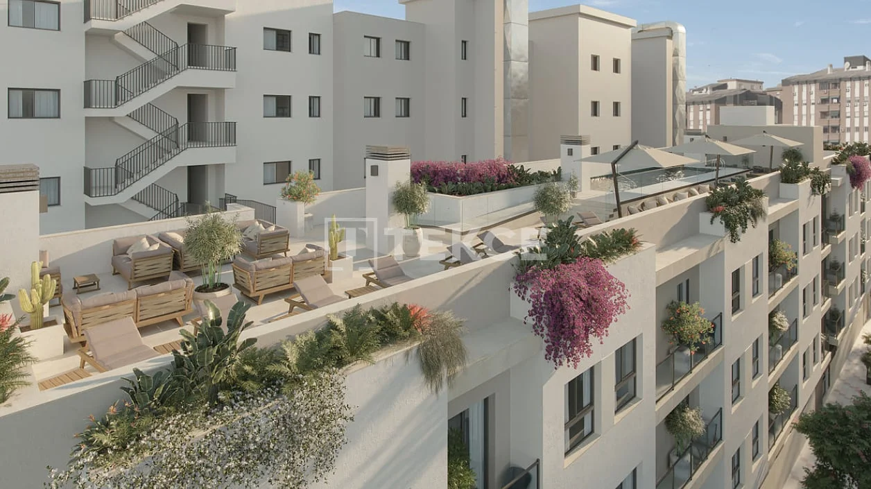 2-Bedroom Apartment with Terrace and Pool Access in Malaga, photo 4
