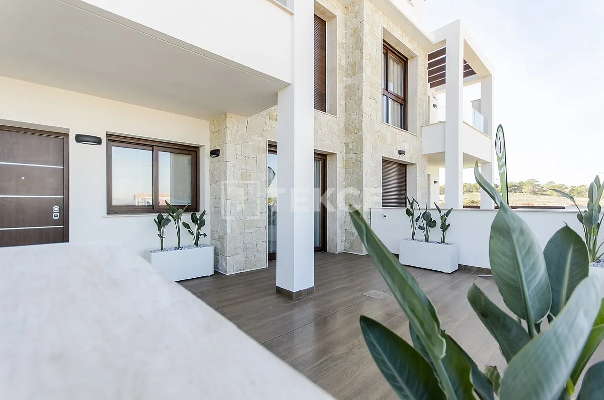 2-Bedroom Penthouse with Terrace and Lake View in Torrevieja